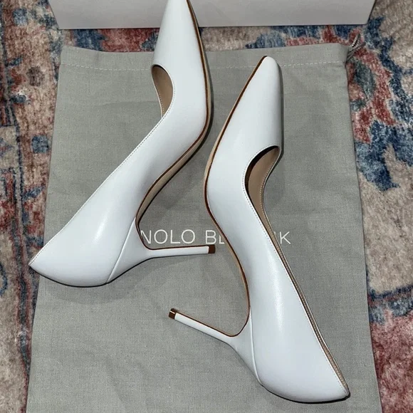 SOLD❗️NEW $725 MANOLO HEELS❗️ - Picture 5 of 7